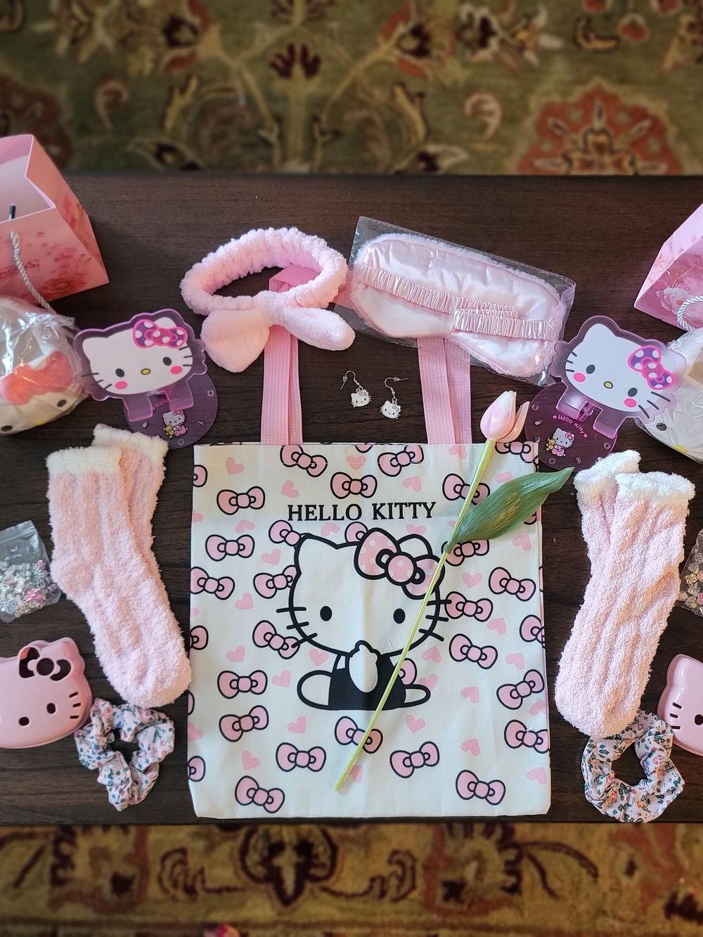 Hello Kitty MOM & GIRLS NIGHT Pink Bow Tote Bag with Matching Accessories
